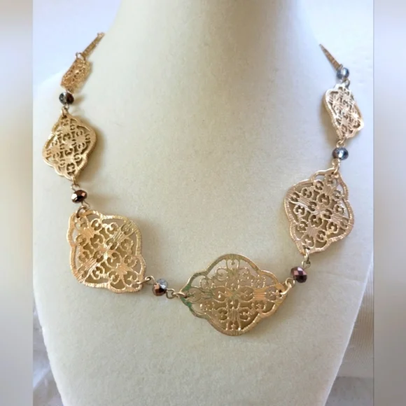 Lonna & Lilly | NWT Gold Tone Filigree Crystal Quatrefoil Necklace - Picture 5 of 9